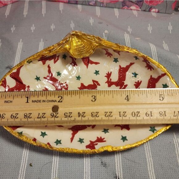 DECOUPAGE CLAM SHELL DECOUPAGE REINDEER ON A CLAM SHELL TRINKET DISH - Picture 9 of 11